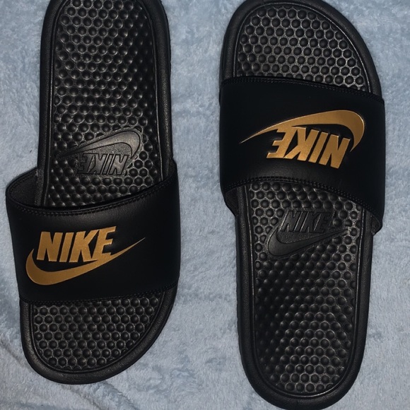 Nike slides Brand new with no tag got the wrong size - Picture 3 of 7